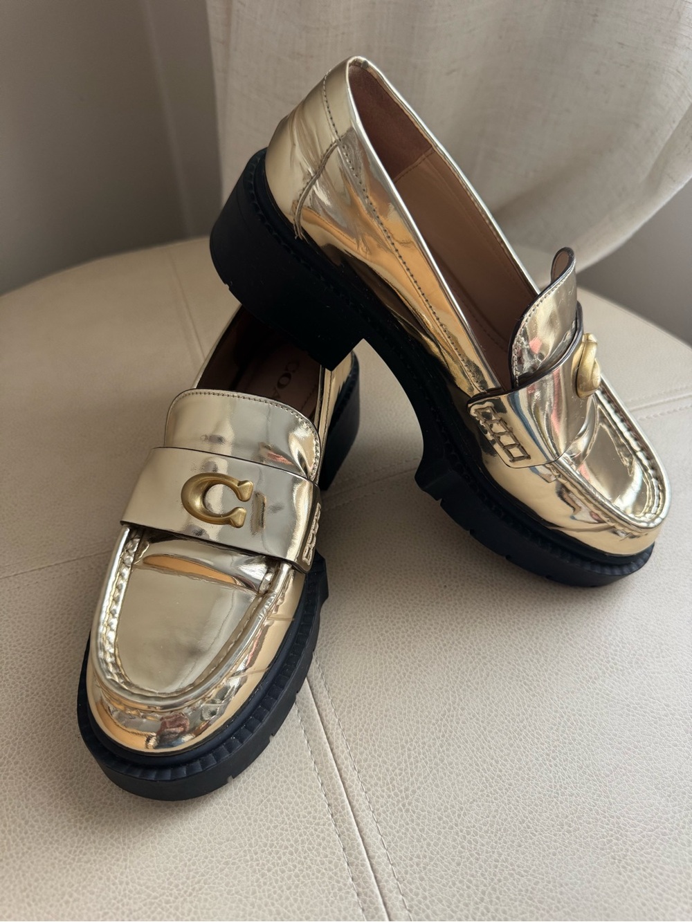 Coach Metallic Gold Leather Lug Sole Loafers US 5B / EU 35.5

Coach leather loaf